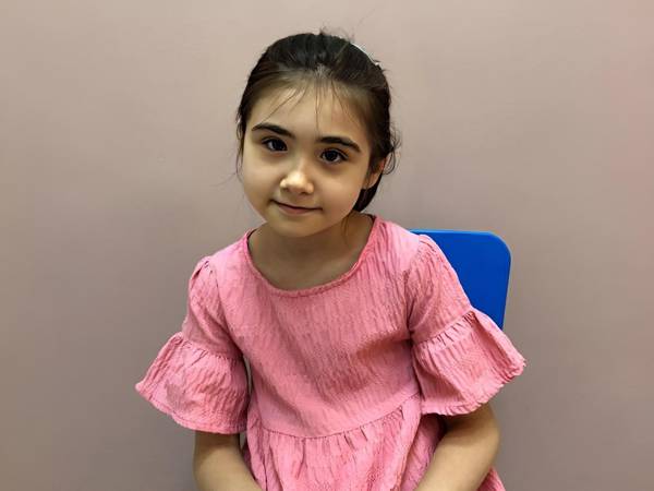 Чтобы преодолеть задержку в развитии и обучиться новым навыкам, Хаве требуются курсы реабилитации для коррекции аутизма!