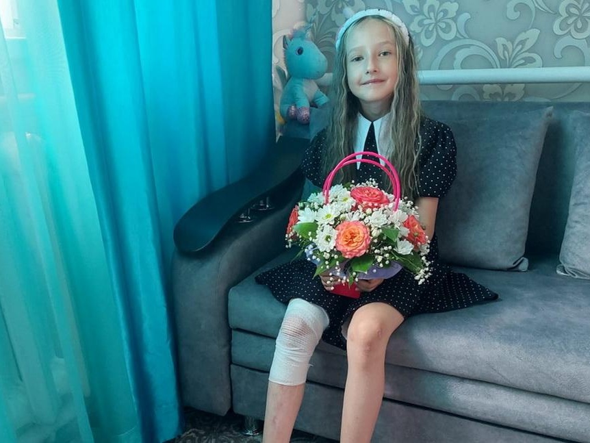У Миланы заболевание кожи, ей нужны специальные мази и бинты для ее защиты!
