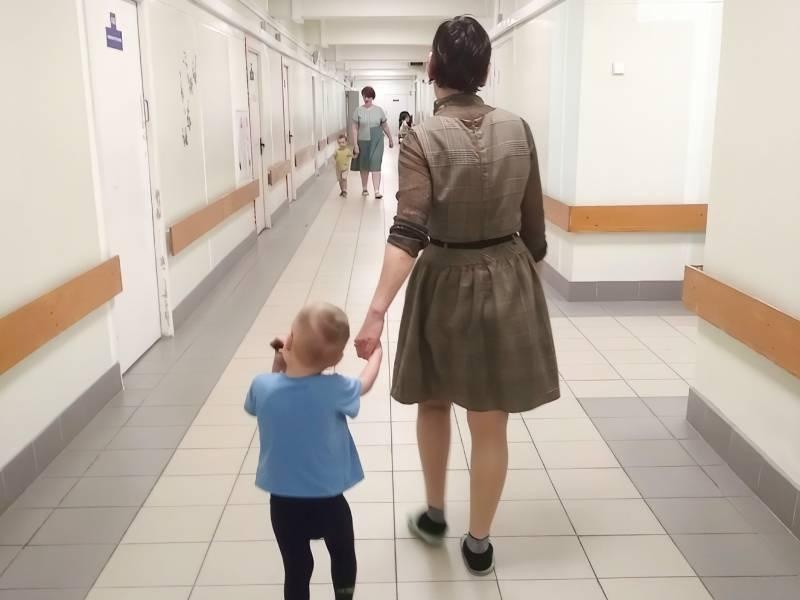 Детям-сиротам нужна забота нянь в больницах
