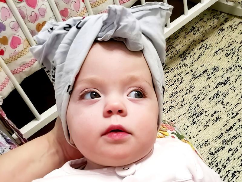 Вика - сирота, в больнице ей необходим уход няни