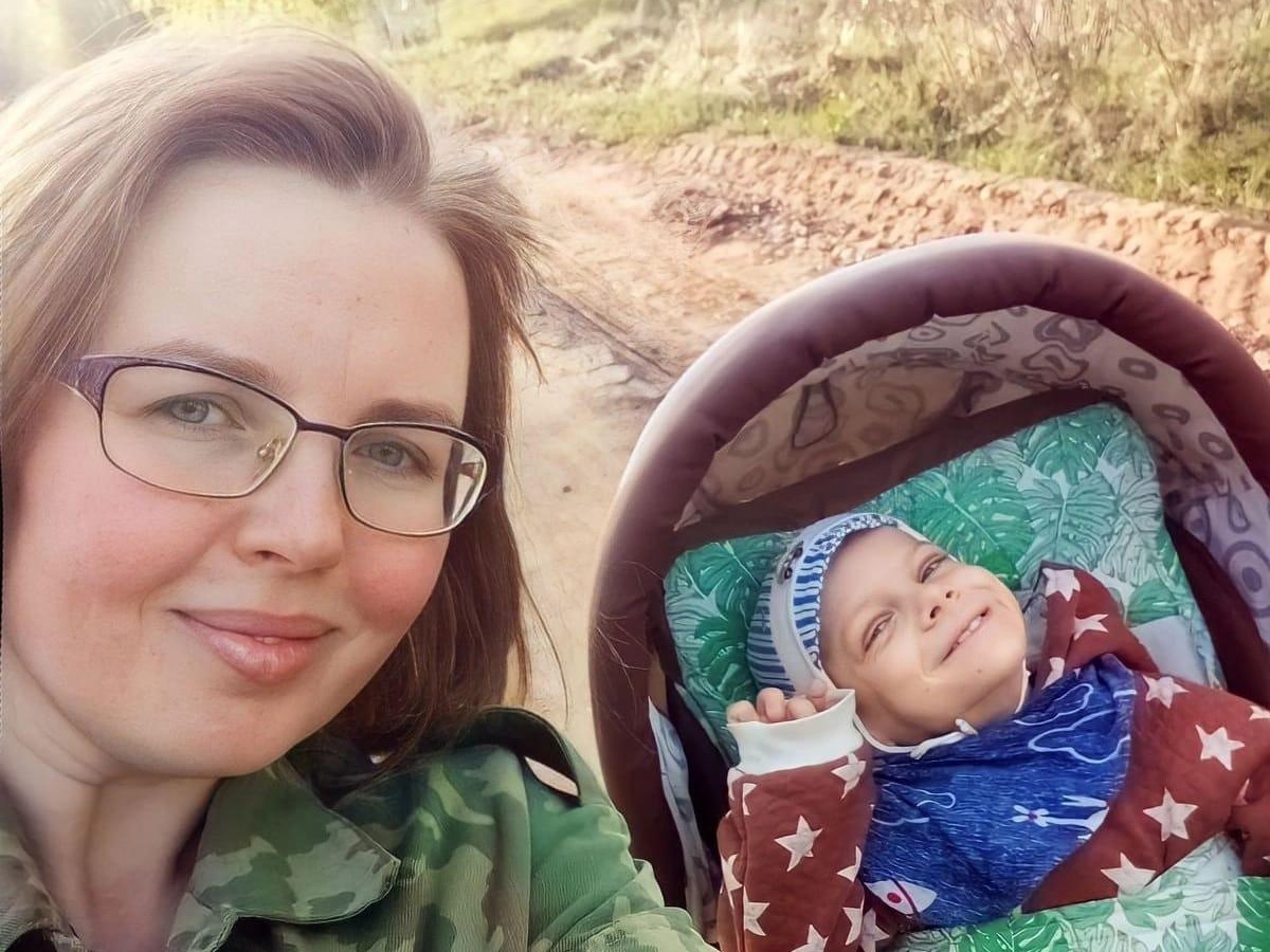 Алёна - мама ребёнка с ДЦП. Ей нужна помощь в оплате курсов домашней реабилитации для занятий с сыном