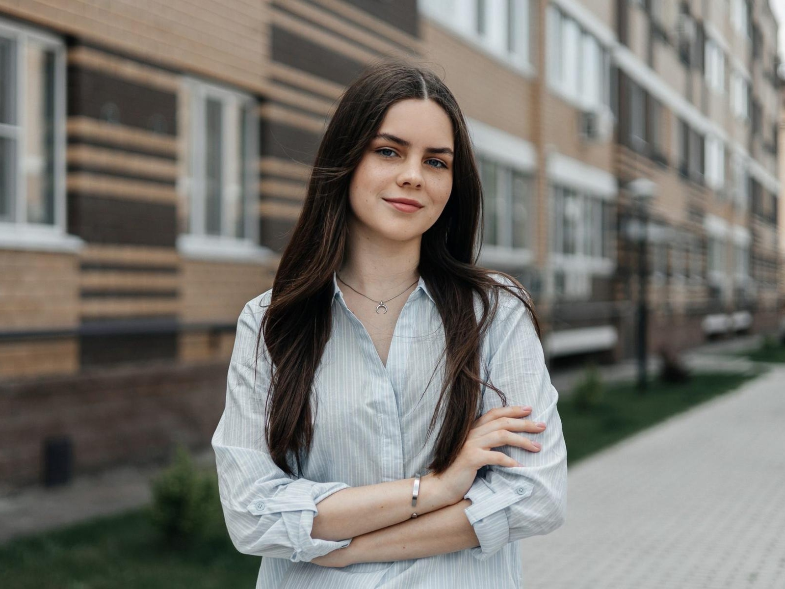Dasha has a heart defect. She needs a defibrillator.