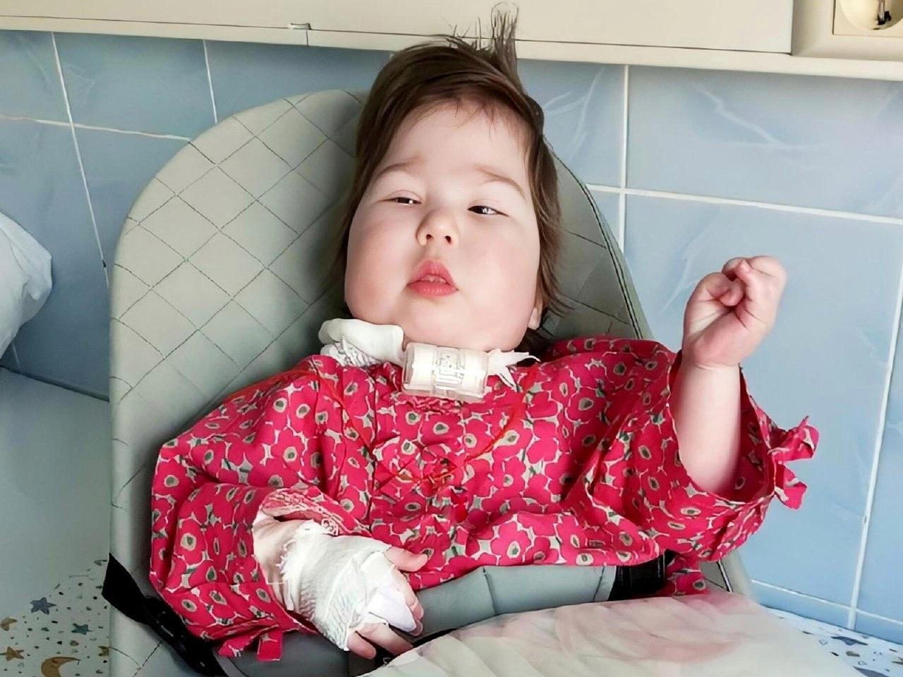 Маша – сирота. Она с рождения живет в больнице, и ей необходим уход няни