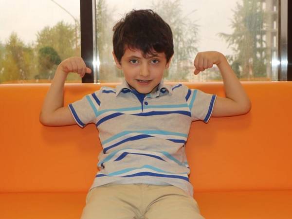 У Али аутизм. Для улучшения поведенческих и речевых навыков ему нужна реабилитация!