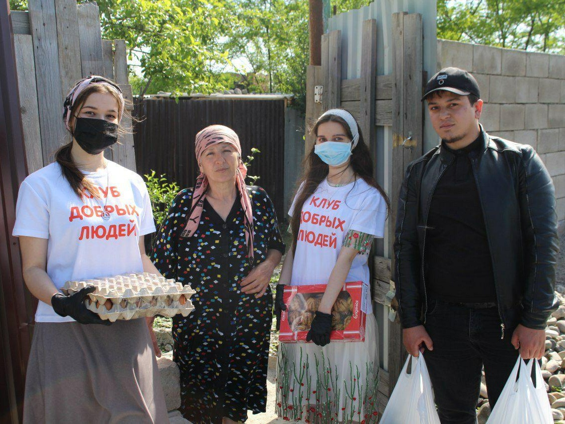 Одинокие бабушки и дедушки нуждаются в нас