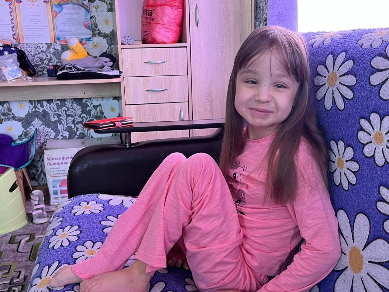 Арине нужны специальные аппараты на туловище и нижние конечности, чтобы ходить