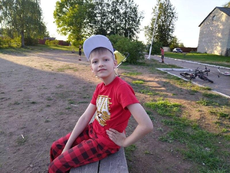 У Андрея спина бифида. Он нуждается в новой инвалидной коляске