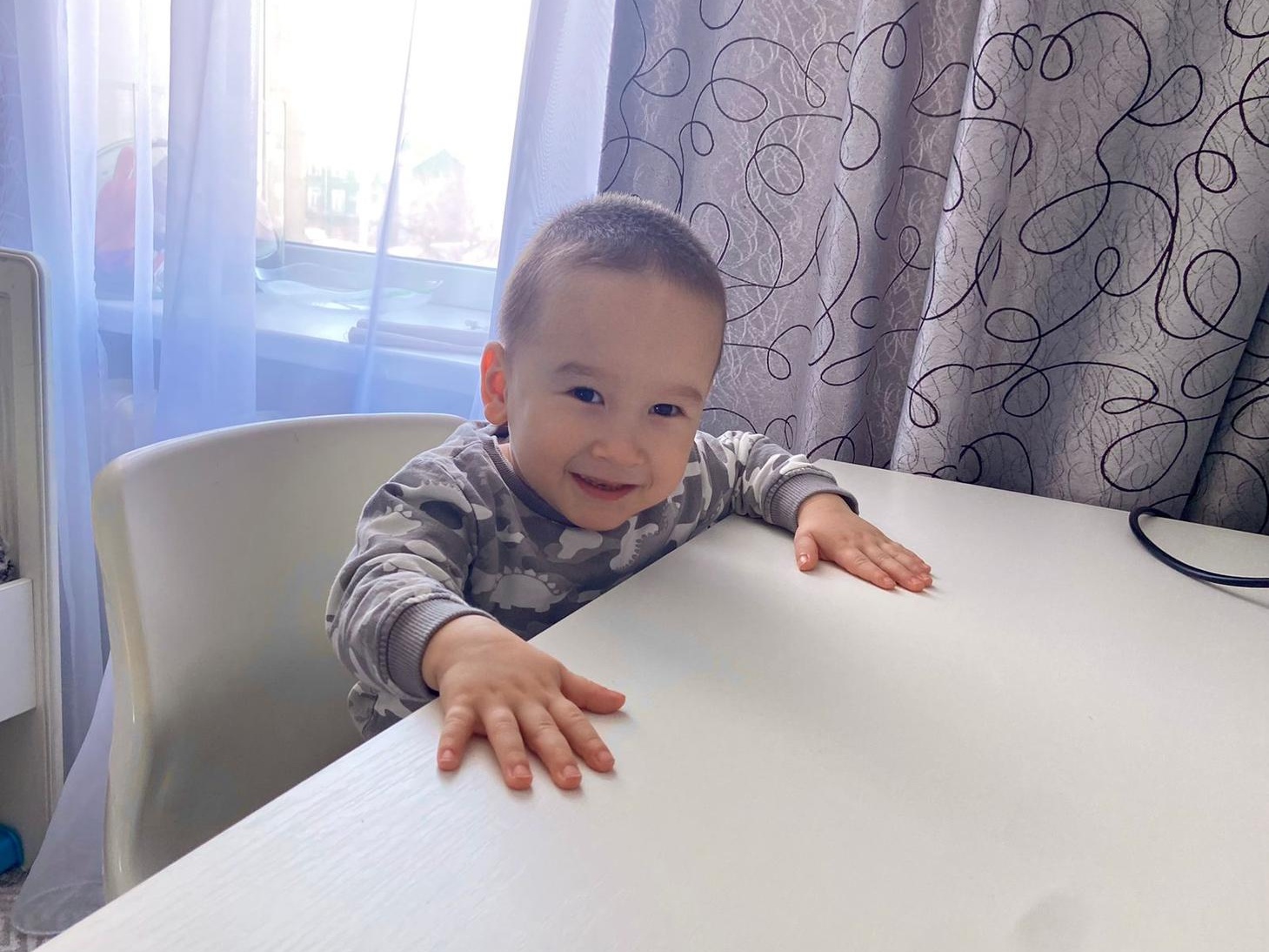 Amir needs machines on his feet to learn how to walk!
