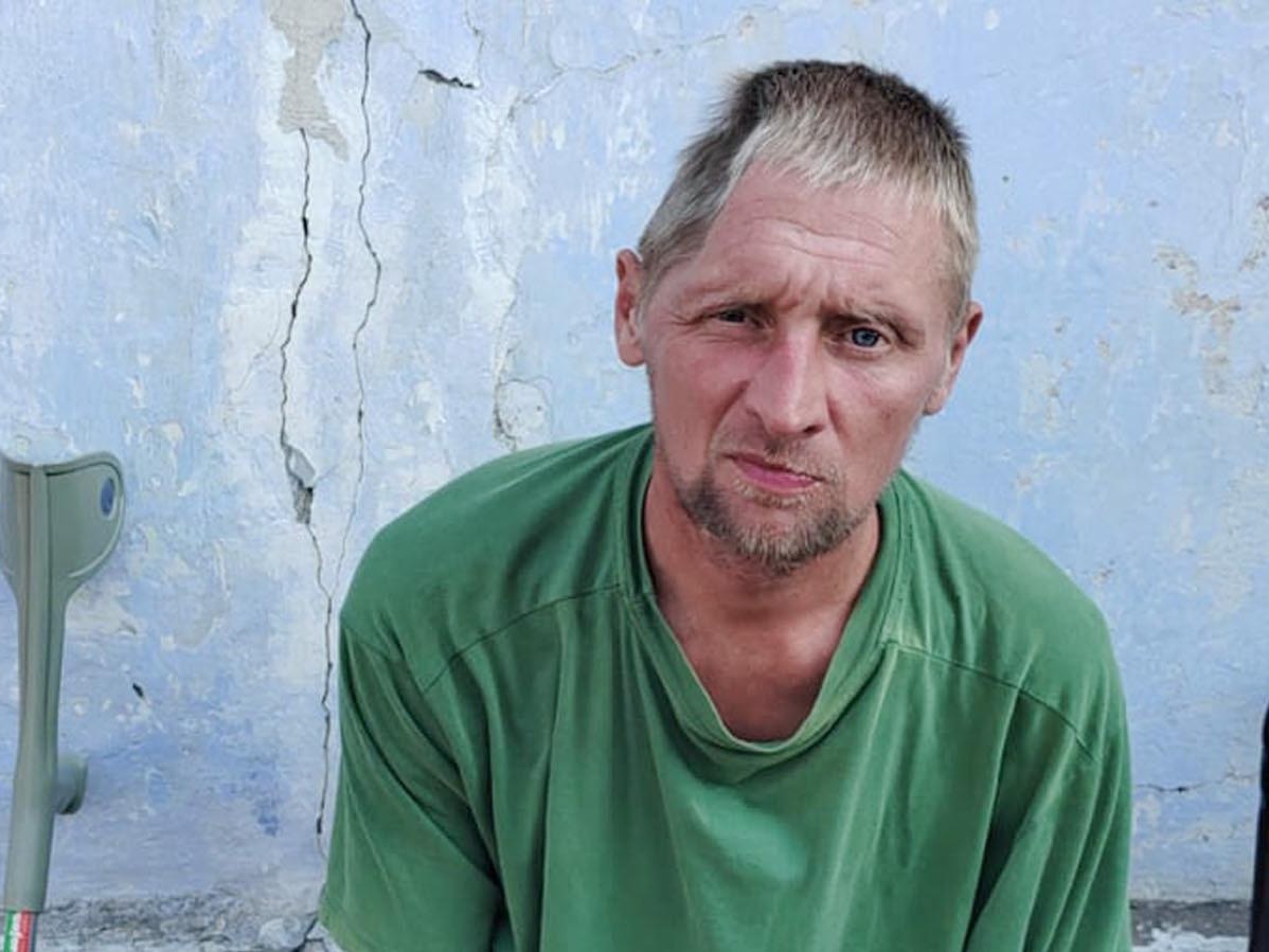 В результате ограбления, Денис получил травму головы. Ему нужны лекарства и юр. помощь