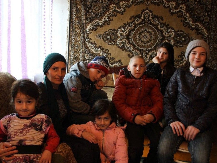 Продуктовая помощь нуждающимся семьям матерей-одиночек