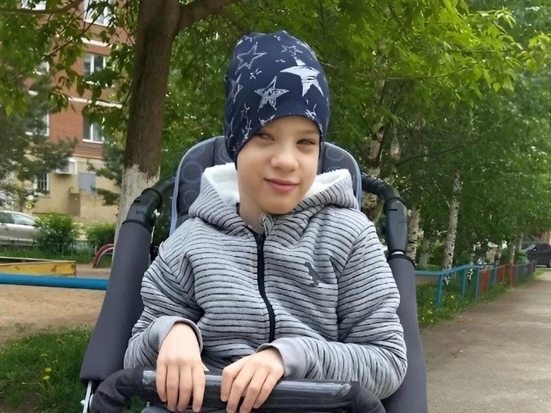 У Димы ДЦП и тотальная слепота. Ему нужна специализированная активная коляска