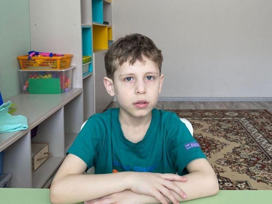 У Мухаммада аутизм. Чтобы преодолеть задержку в развитии, нужен интенсивный курс реабилитации!