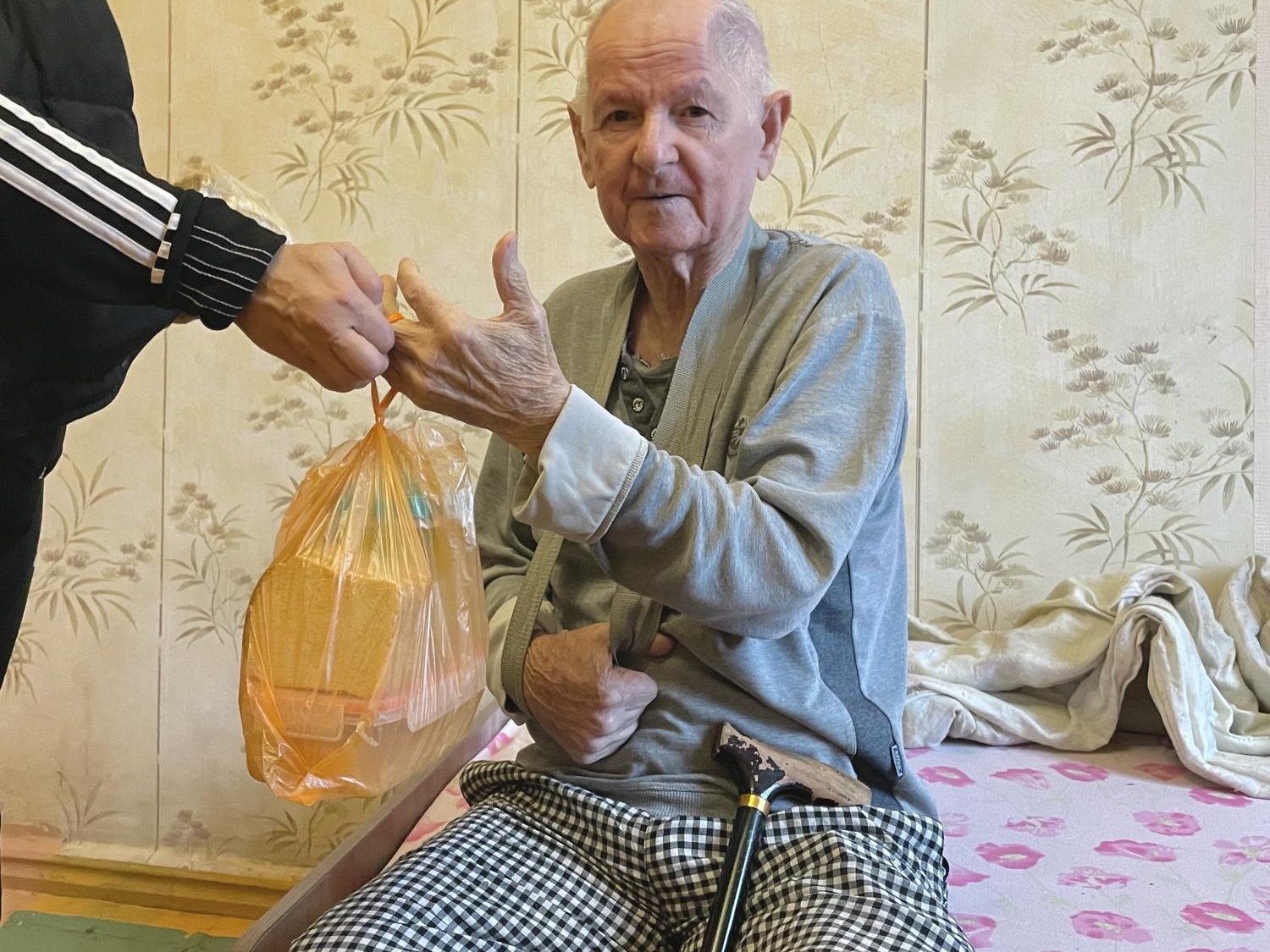 Поможем накормить 45 одиноких пожилых людей горячим питанием!
