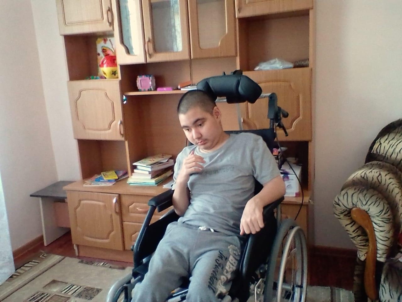 У Тимура ДЦП, и ему очень нужна реабилитация