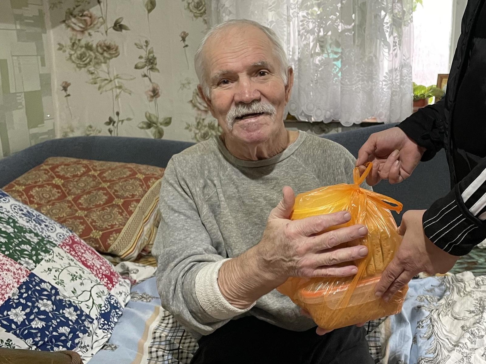 45 lonely elderly people are in need of hot meals