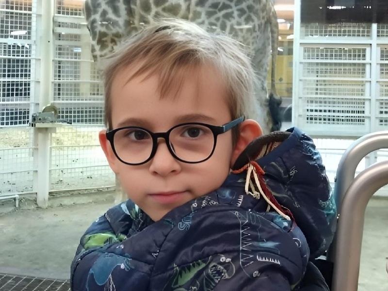 Славе нужен вертикализатор, чтобы научиться уверенно ходить