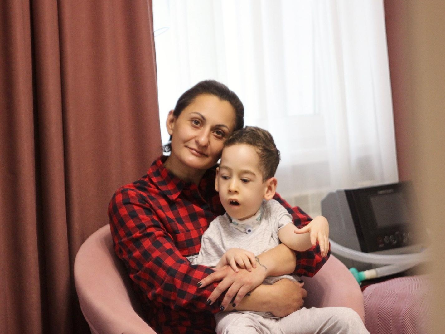 Timur escaped from the intensive care unit home, to stay close to his mother he needs supplies for equipment