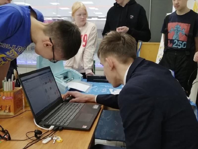 A laptop trainer is required for special needs children's classes.