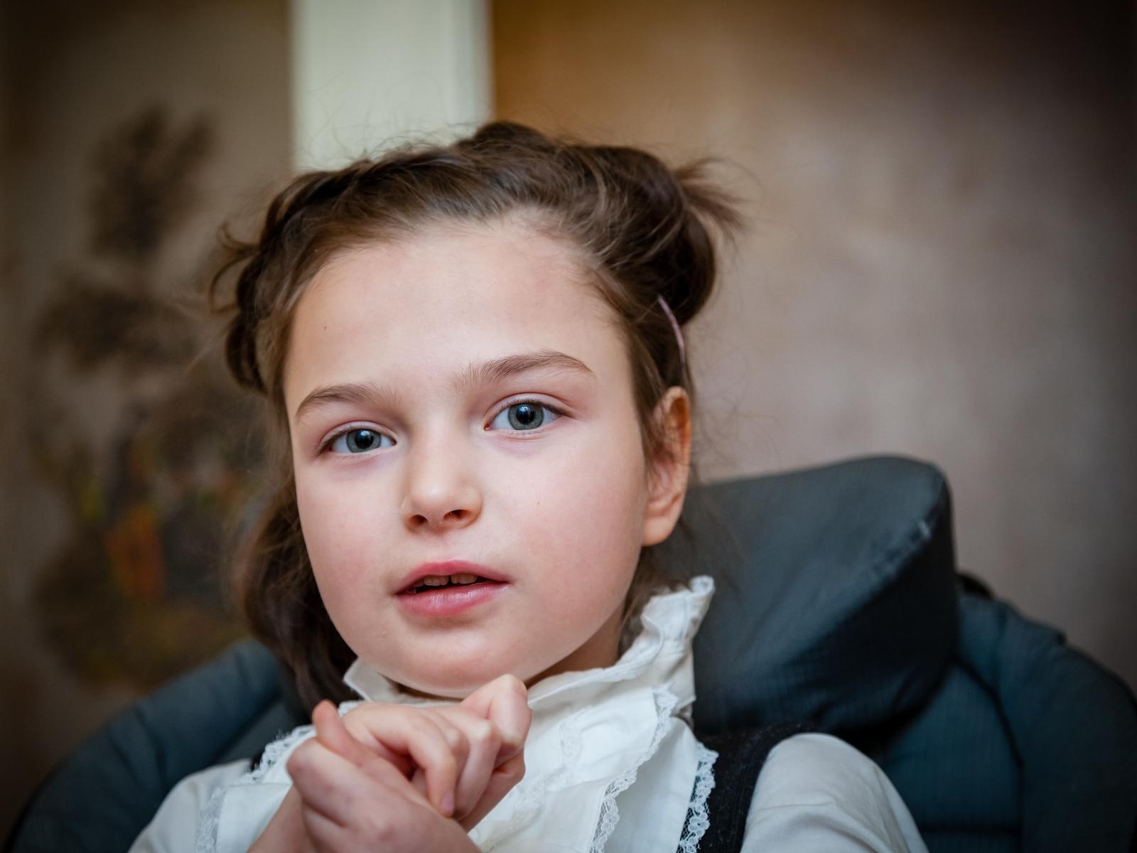 Alyona needs seat support!