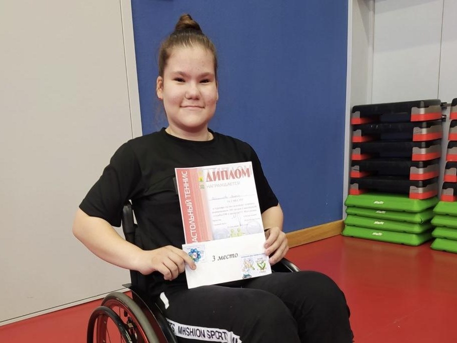 Riyana, a young athlete with spina bifida, needs a new stroller!