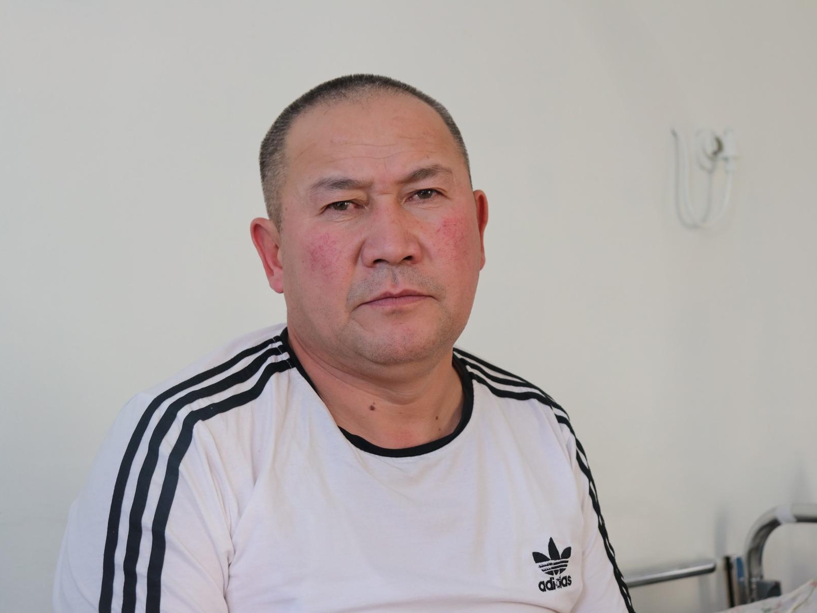 Yrysbek has an acute heart attack and urgently needs heart surgery!