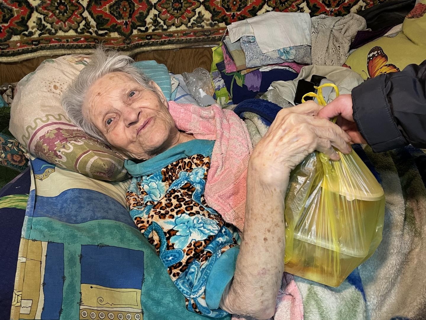 Lonely seniors need hot meals