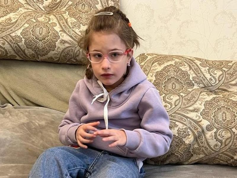 Lera needs to take a rehabilitation course to restore her eyesight!