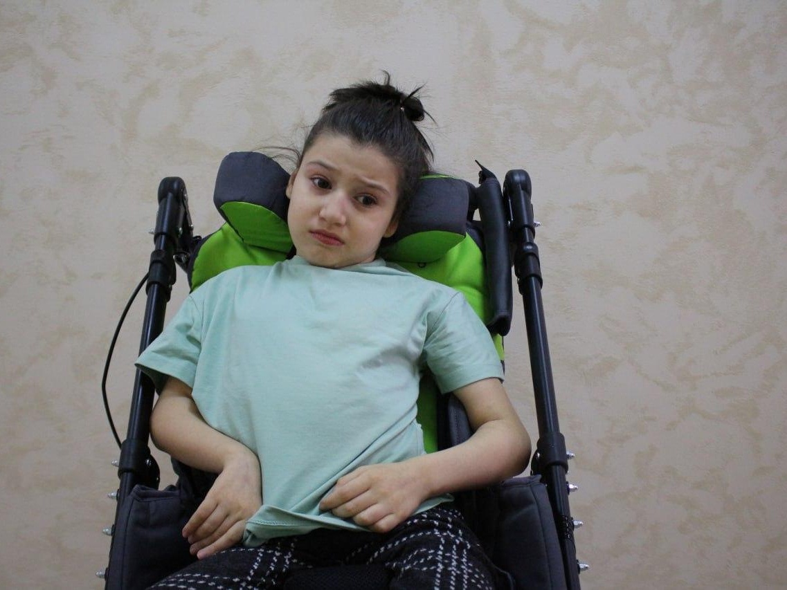 Alina has cerebral palsy. She needs rehabilitation to reduce spasticity and start walking!