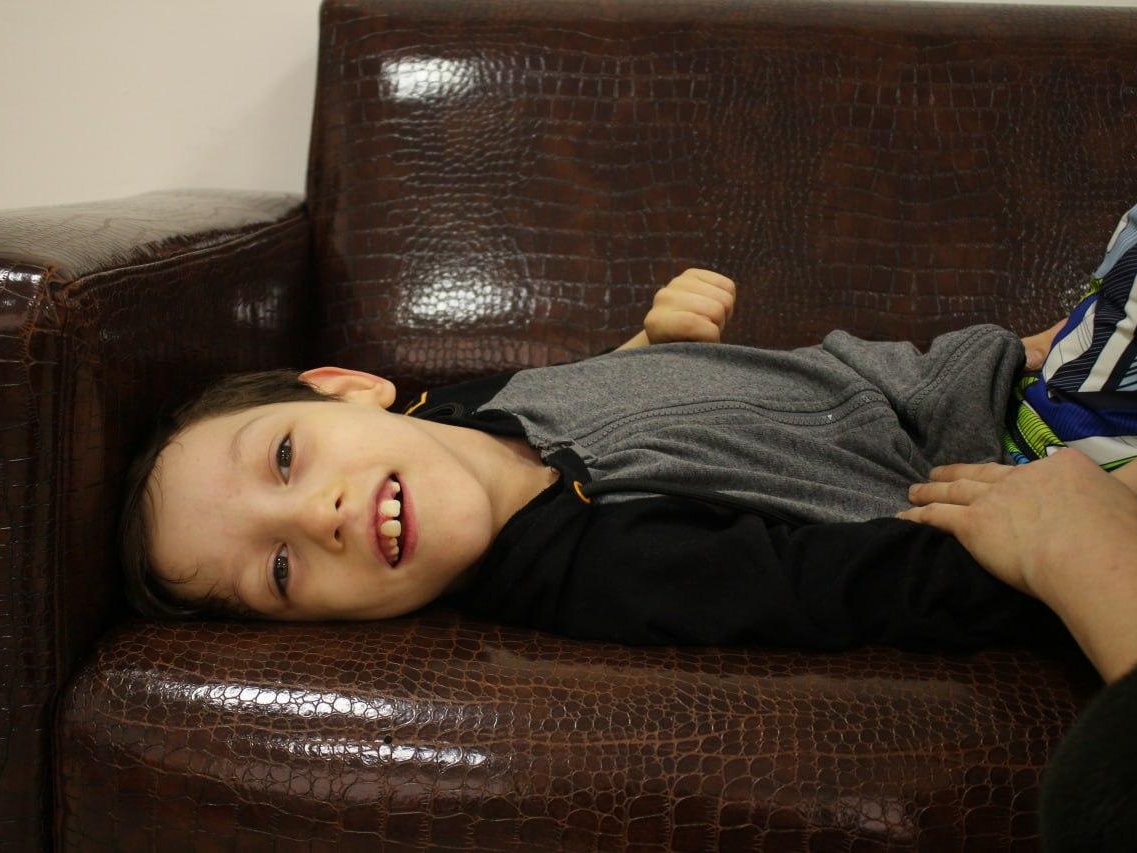 У Сулумбека ДЦП. Чтобы развить речевые и двигательные навыки, ему необходим курс реабилитации!