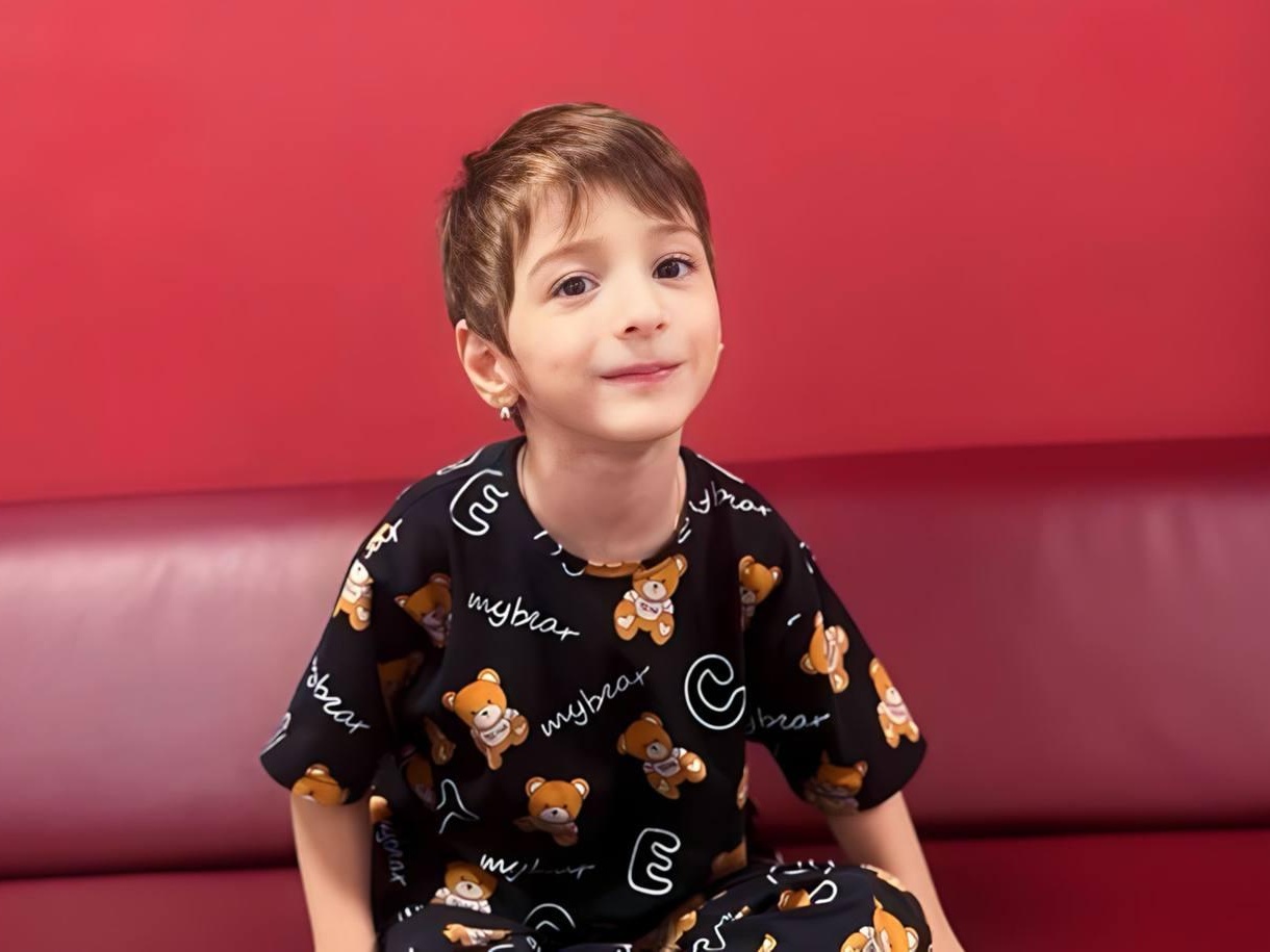 У Хадижи ДЦП. Ей нужно пройти реабилитацию, чтобы научиться ходить