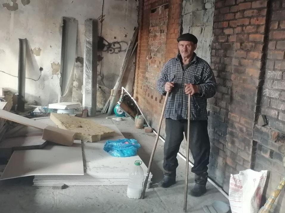 Fire victims from the village of Assokolai need help repairing their house after a fire!