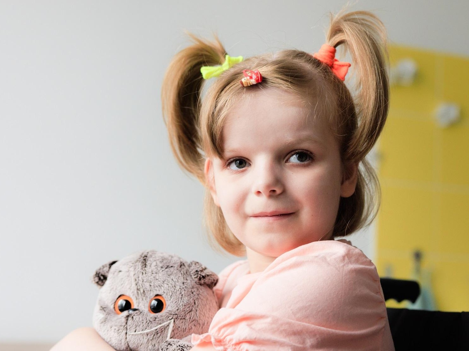 Polina needs a rehabilitation to learn to walk!