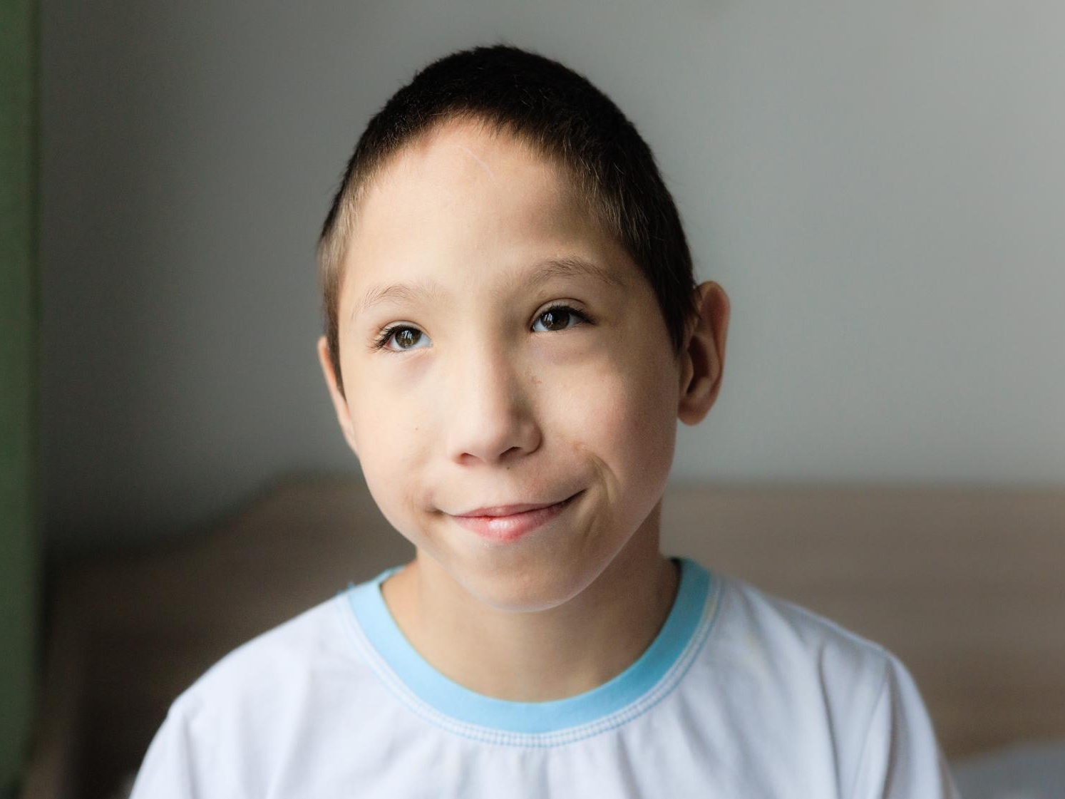 Atyom is an orphan. He needs support of a nanny during treatment and rehabilitation