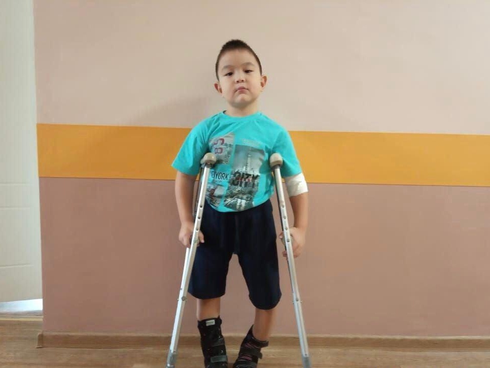 Let's help Damir walk on his own!