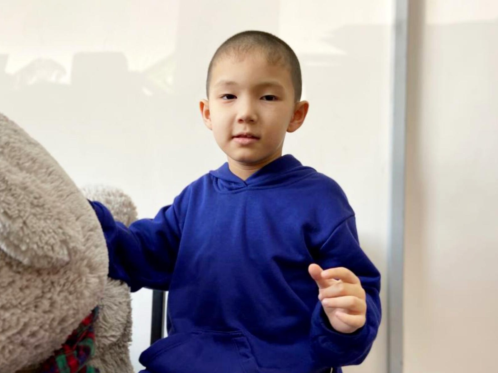 Snzhar has autism! He need a rehabilitation course to overcome the developmental delay!
