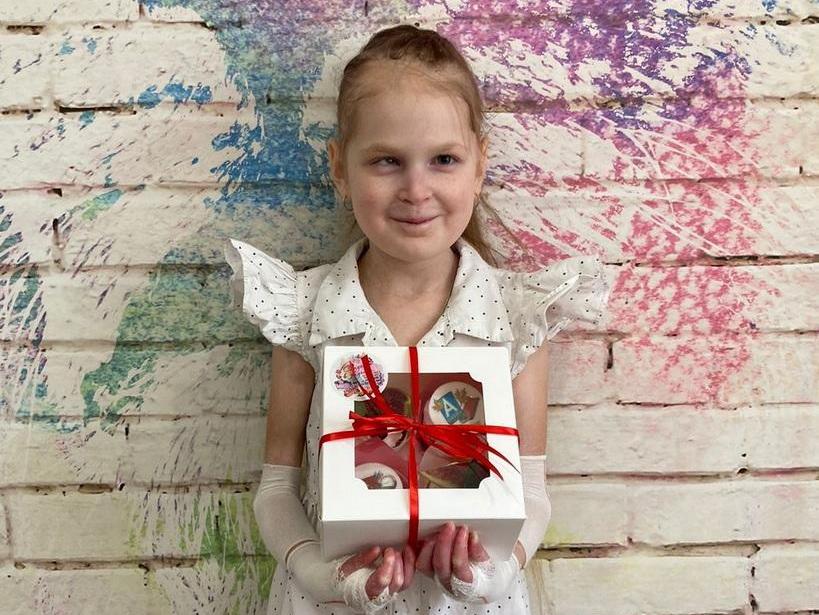 Arina needs hospitalization and dental treatment under anesthesia to make the genetic disease easier to tolerate!