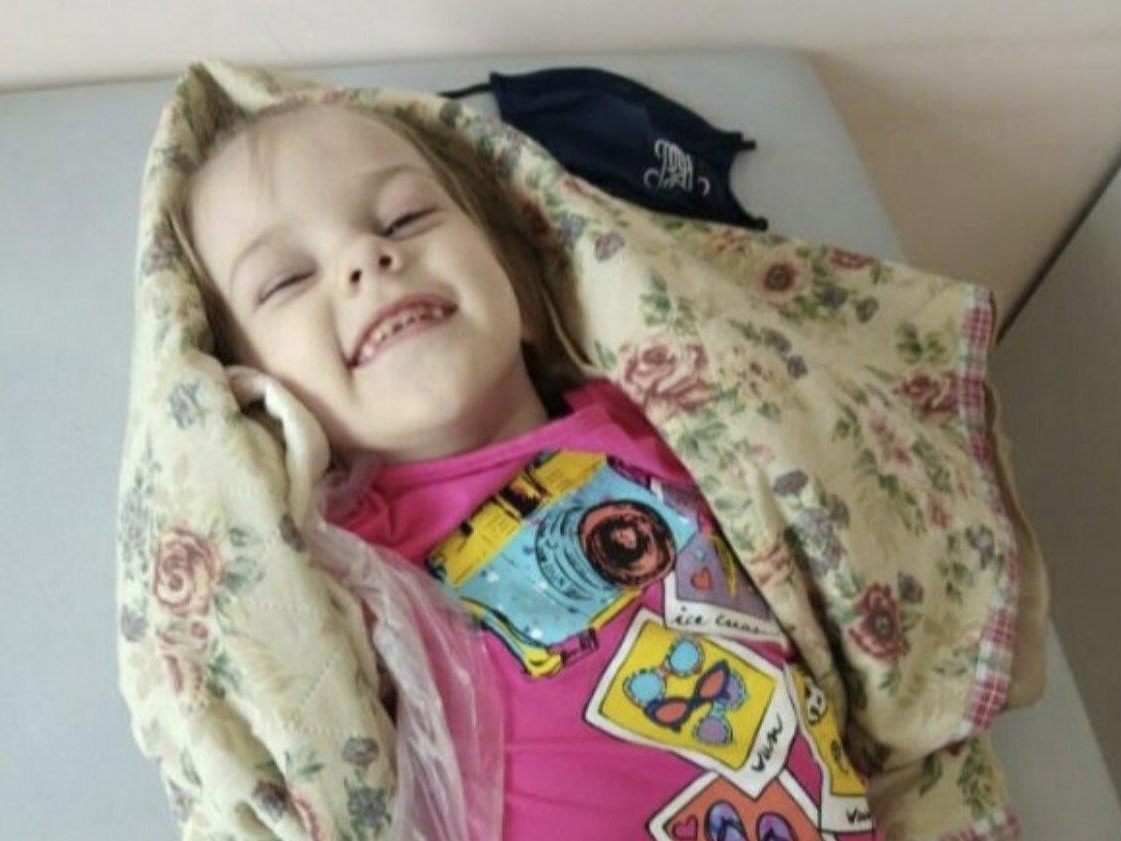 Zlata hardly moves: she and three other girls need a sun lounger for swimming!