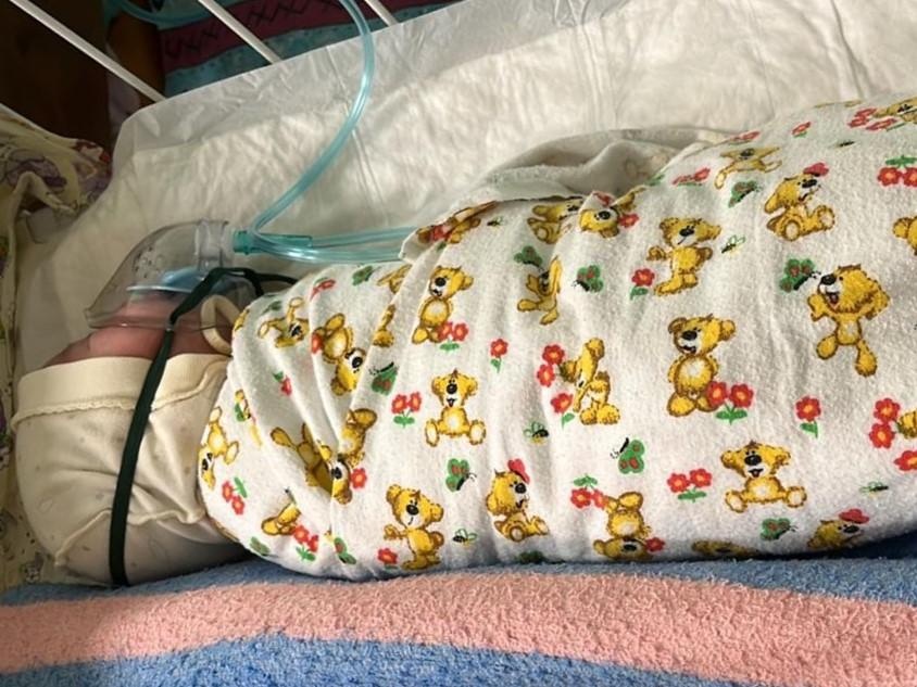 Stepan is an orphan. He needs the help and support of a babysitter during his treatment in the hospital!
