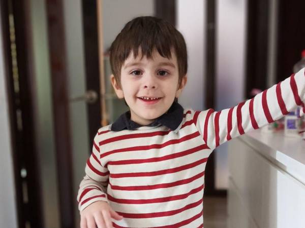 У Рашида аутизм. Ему необходим курс реабилитации!