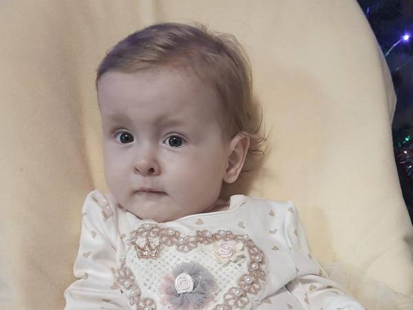 У Саши СМА. Ей нужен курс реабилитации, чтобы организм девочки окреп