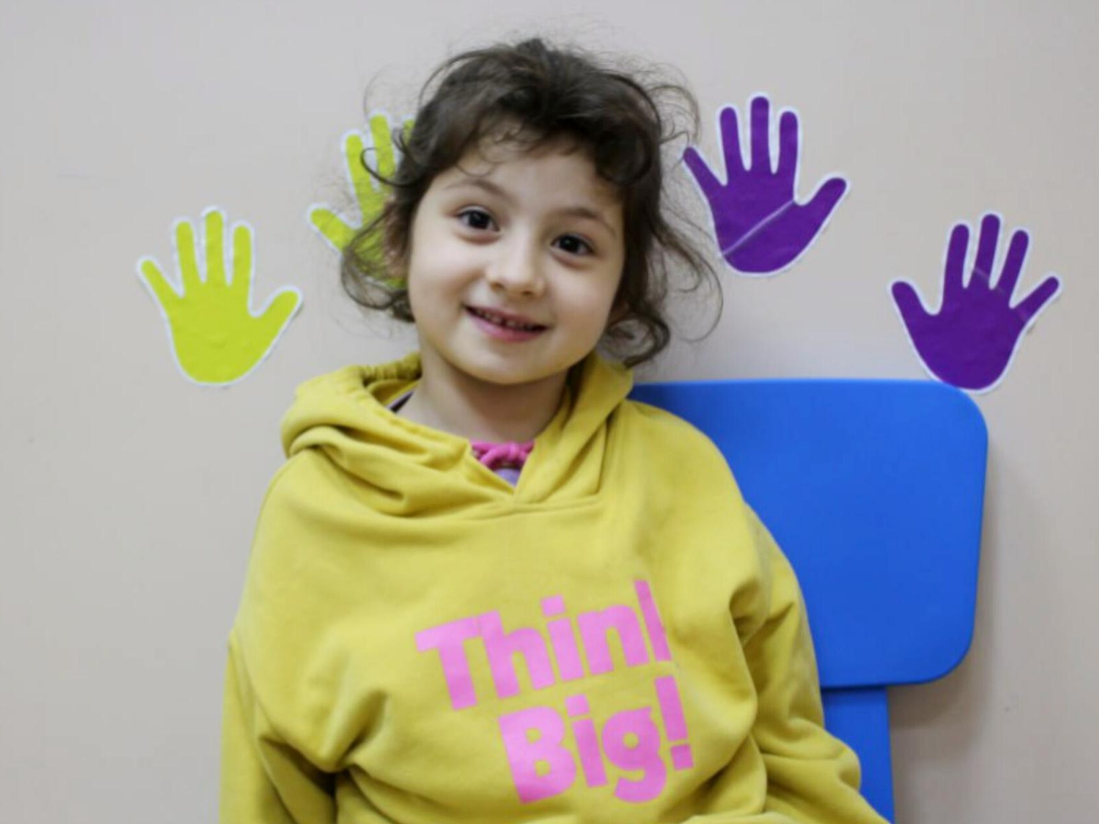 Sarah has autism! Intensive classes are required to develop phrasal speech!