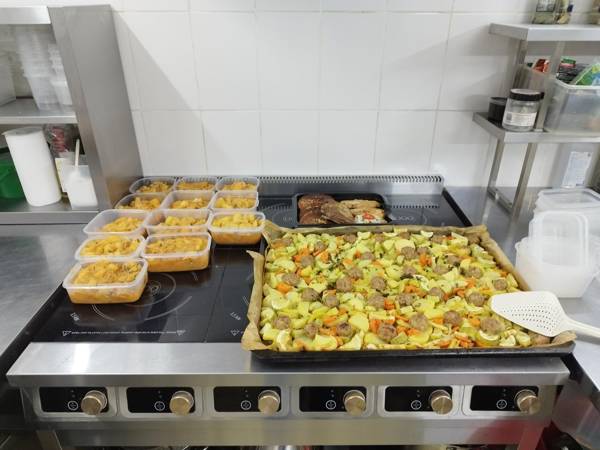 Создадим столовую с бесплатными обедами для одиноких пожилых людей