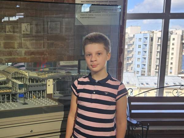 Натаниэлю нужна реабилитация перед и после протезирования правой ноги, чтобы уверенно ходить на новом протезе