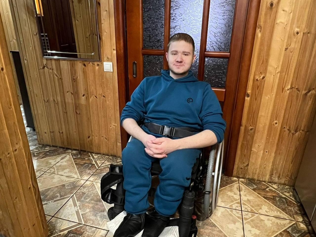 Илье необходимо приобрести новую  коляску, которая "заменит" ему ноги!