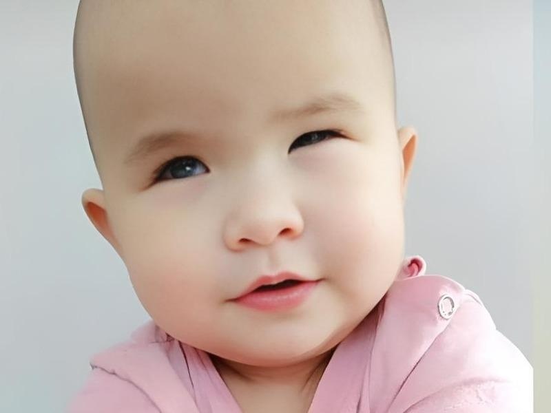 Aisha needs eye surgery to preserve her eyesight!