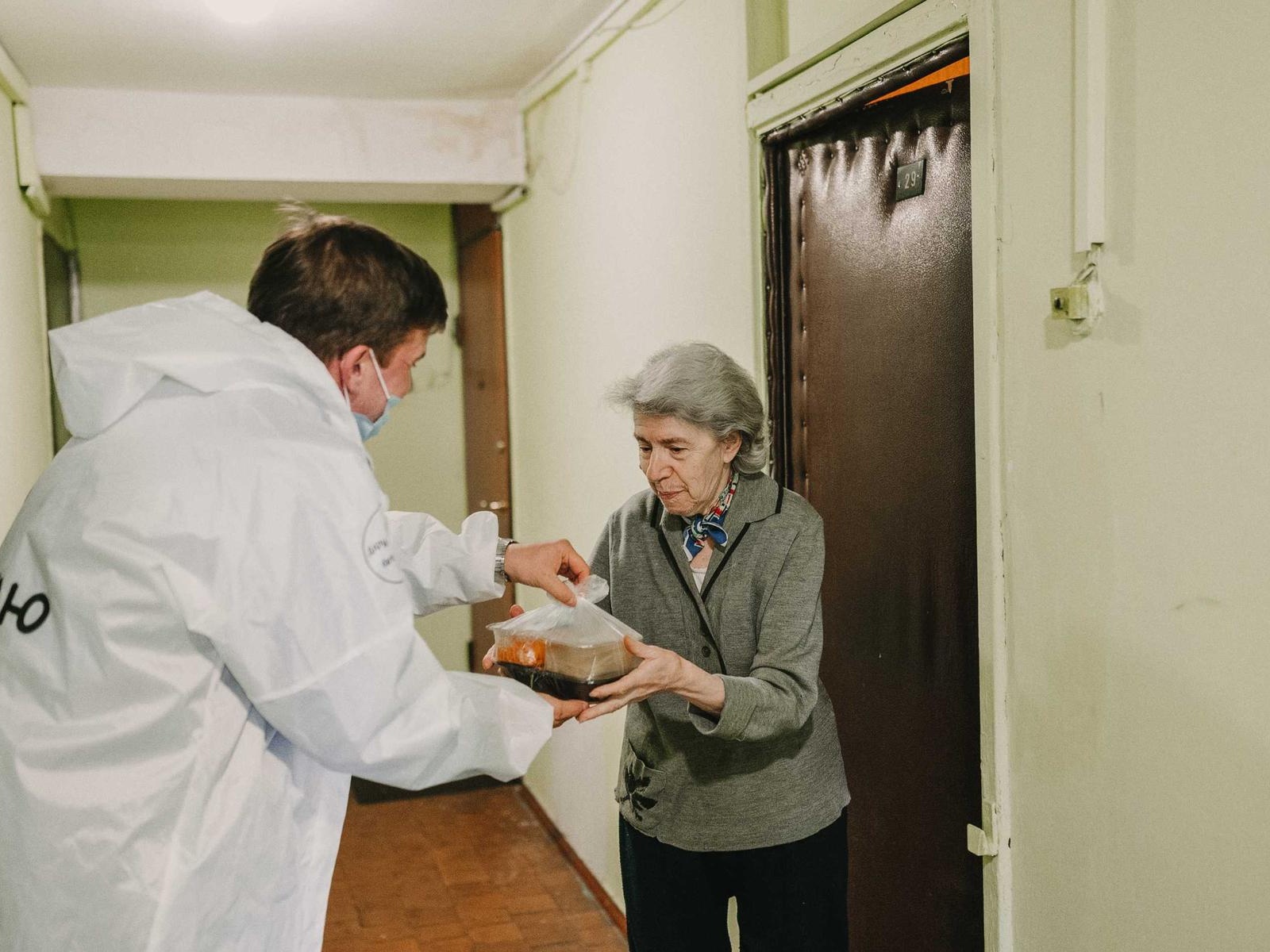 Let’s help the “social kitchen” project buy household appliances and feed elderly people in need