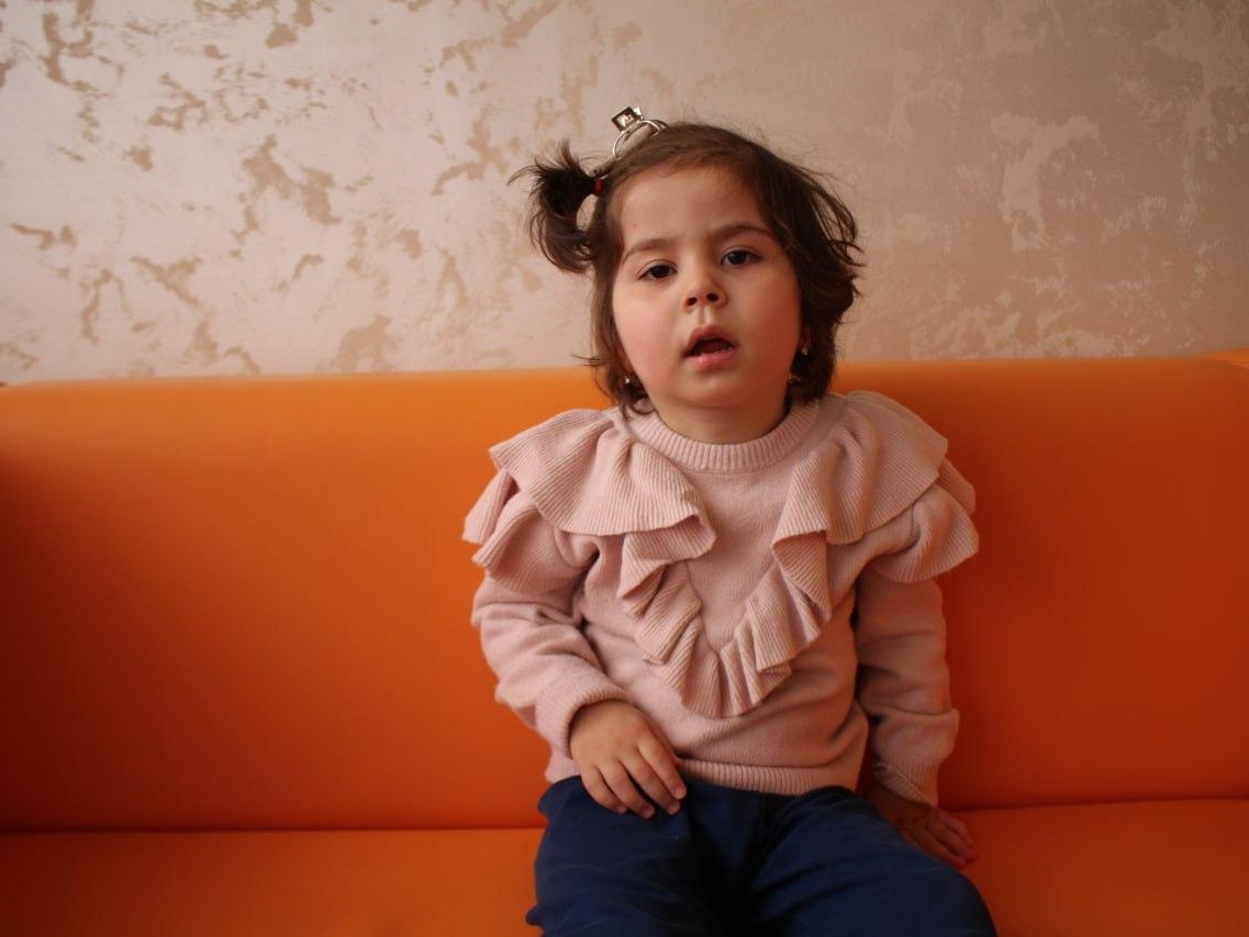 Khadija has a hearing loss. She needs rehabilitation after cochlear implantation to learn to speak and recognize sounds
