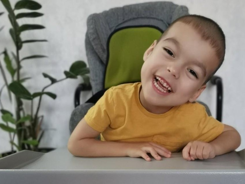 Yaroslav and Lera have a chance to learn to walk – they need a rehabilitation course!