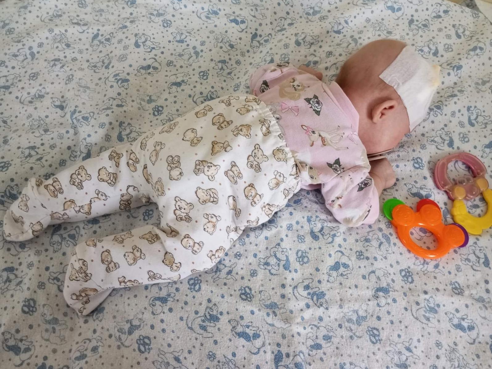 Vanya is an orphan, he needs the help of a babysitter during treatment!