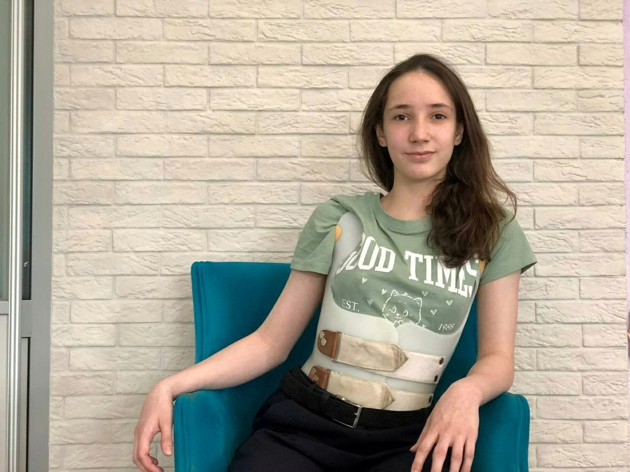 Help Sofia buy a corset that will relieve her from back pain.